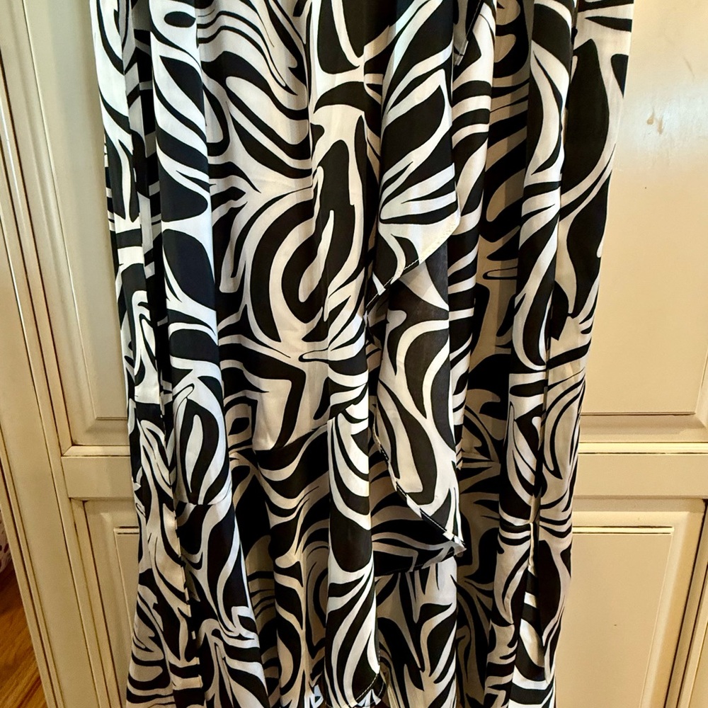 Nicole Miller! Black and White Patterned Dress - Picture 5 of 8